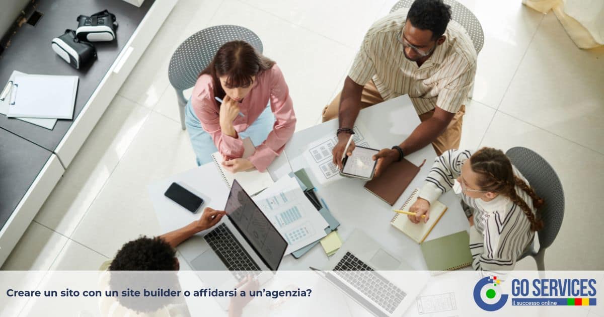 Professionista valuta se scegliere un’agenzia o un site builder per realizzare il proprio sito web