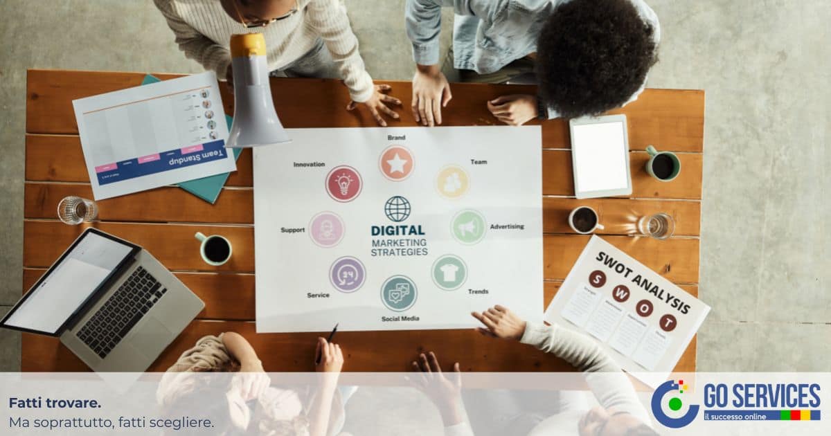 Professionista analizza dati e strategie di web marketing su computer per migliorare la comunicazione digitale